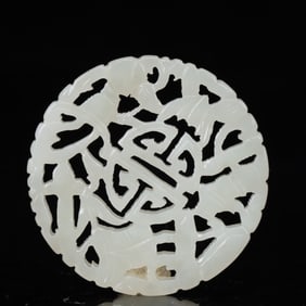An Exquisite White Jade Bats and Peach Pattern Jade Pendant