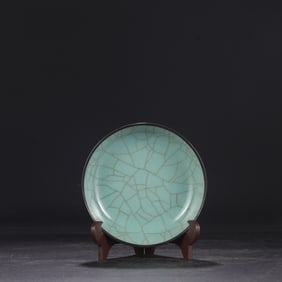 An Exquisite Guan yao Celadon Glazed Cover with Silver Brush Washer,with an Imperial Poem by Emperor