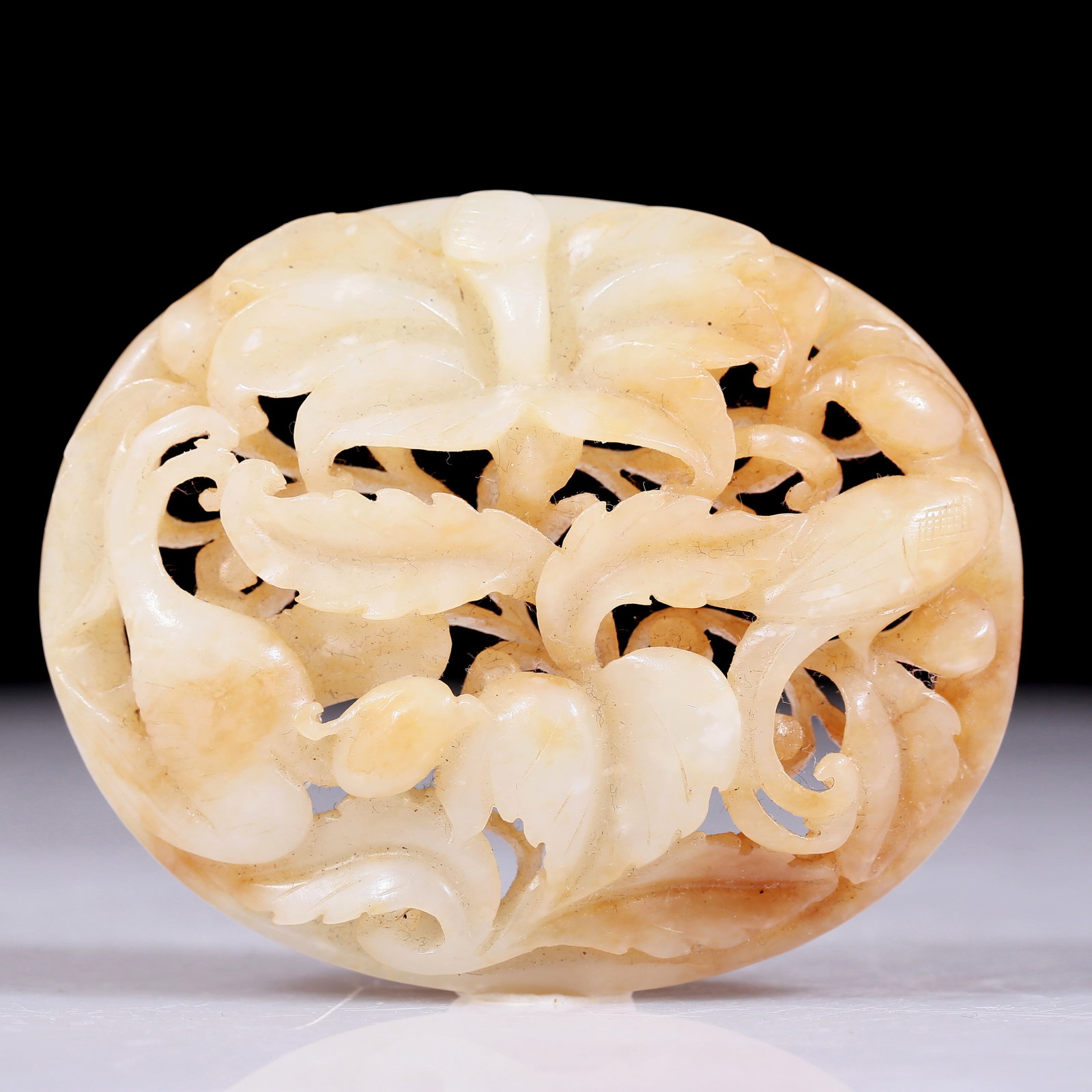 An exquisite white jade plate with flower and bird patterns (1 of 4)