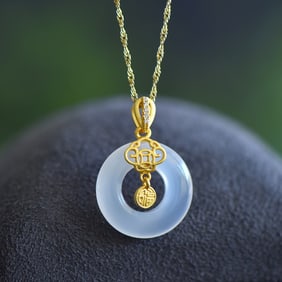 An Exquisite Sterling Silver-Gold Plated Inlaid Agate Pendant