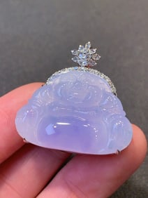 An Exquisite 18k Gold Diamond Inlaid Jadeite Pendant