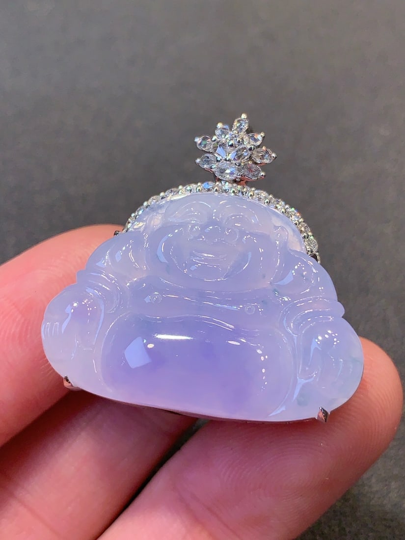 An Exquisite 18k Gold Diamond Inlaid Jadeite Pendant: An Exquisite 18k Gold Diamond Inlaid Jadeite Pendant,Size(Loose Stone):0.8inx1.1inx0.2in 18k金钻镶嵌翡翠吊坠