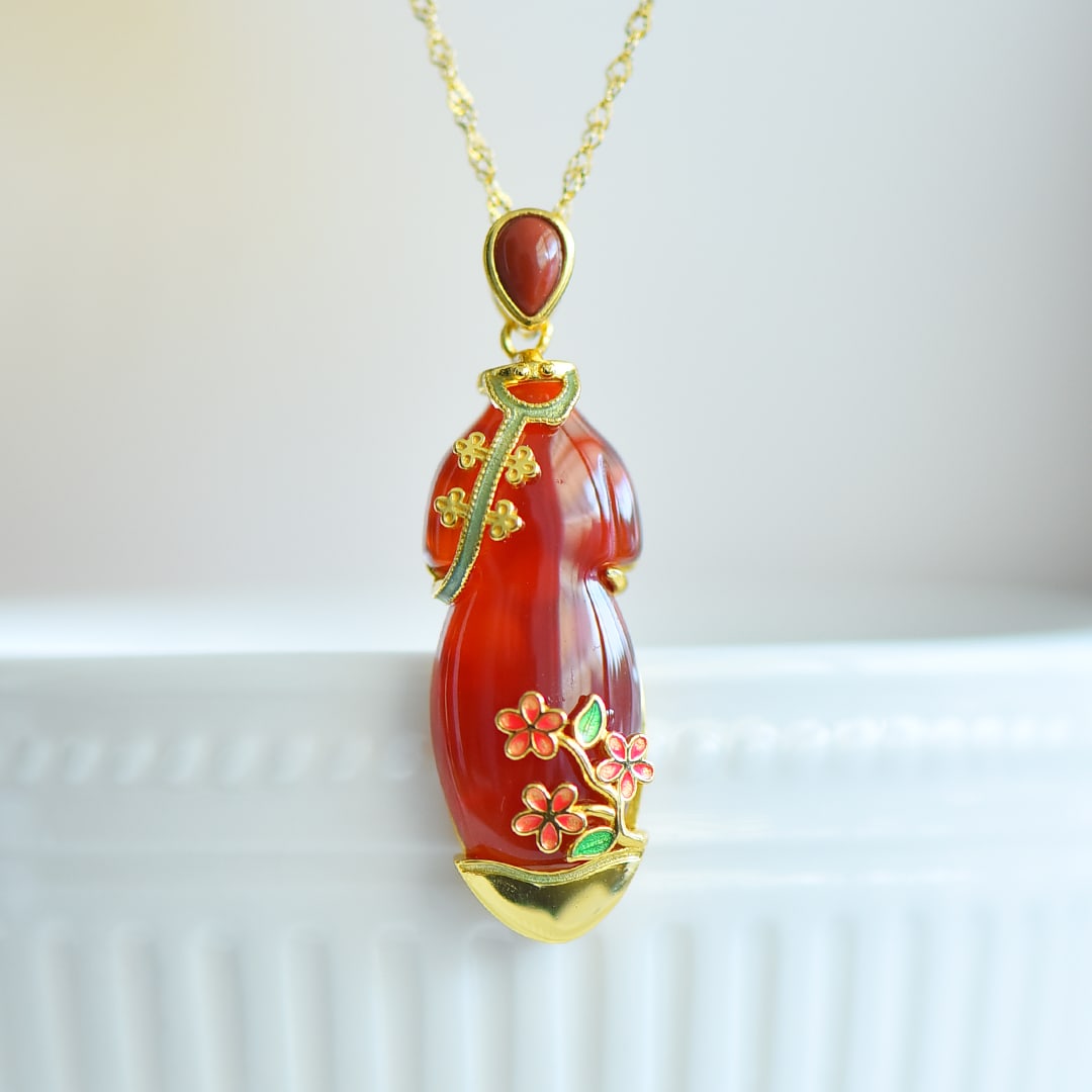 An Exquisite Sterling Silver-Gold Plated Inlaid Agate Pendant: An Exquisite Sterling Silver-Gold Plated Inlaid Agate Pendant, 纯银镀金镶玛瑙吊坠