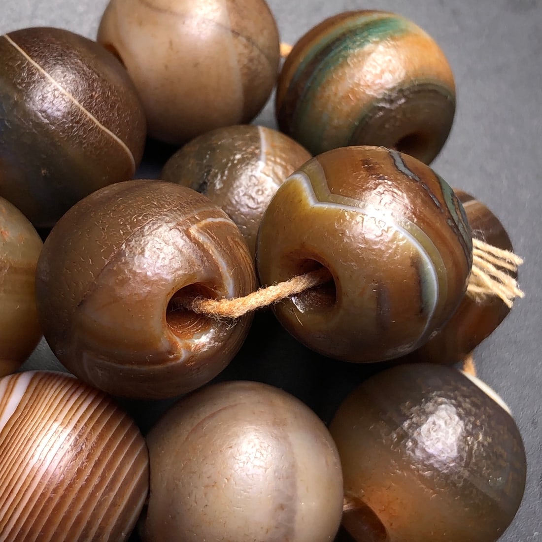 A Precious Agate Bracelets - 9