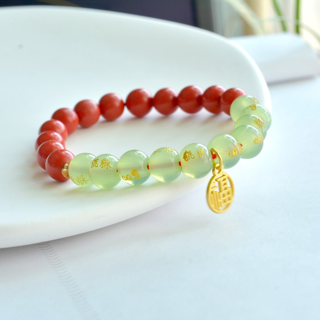 An Exquisite Cinnabar with Crystal Wealth-Attracting Creature Bracelets: An Exquisite Cinnabar with Crystal Wealth-Attracting Creature Bracelets,Size:0.3inx0.3in 朱砂配水晶貔貅手链