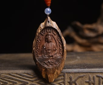 An Exquisite Eaglewood Bracelets with Statue of Avalokitesvara