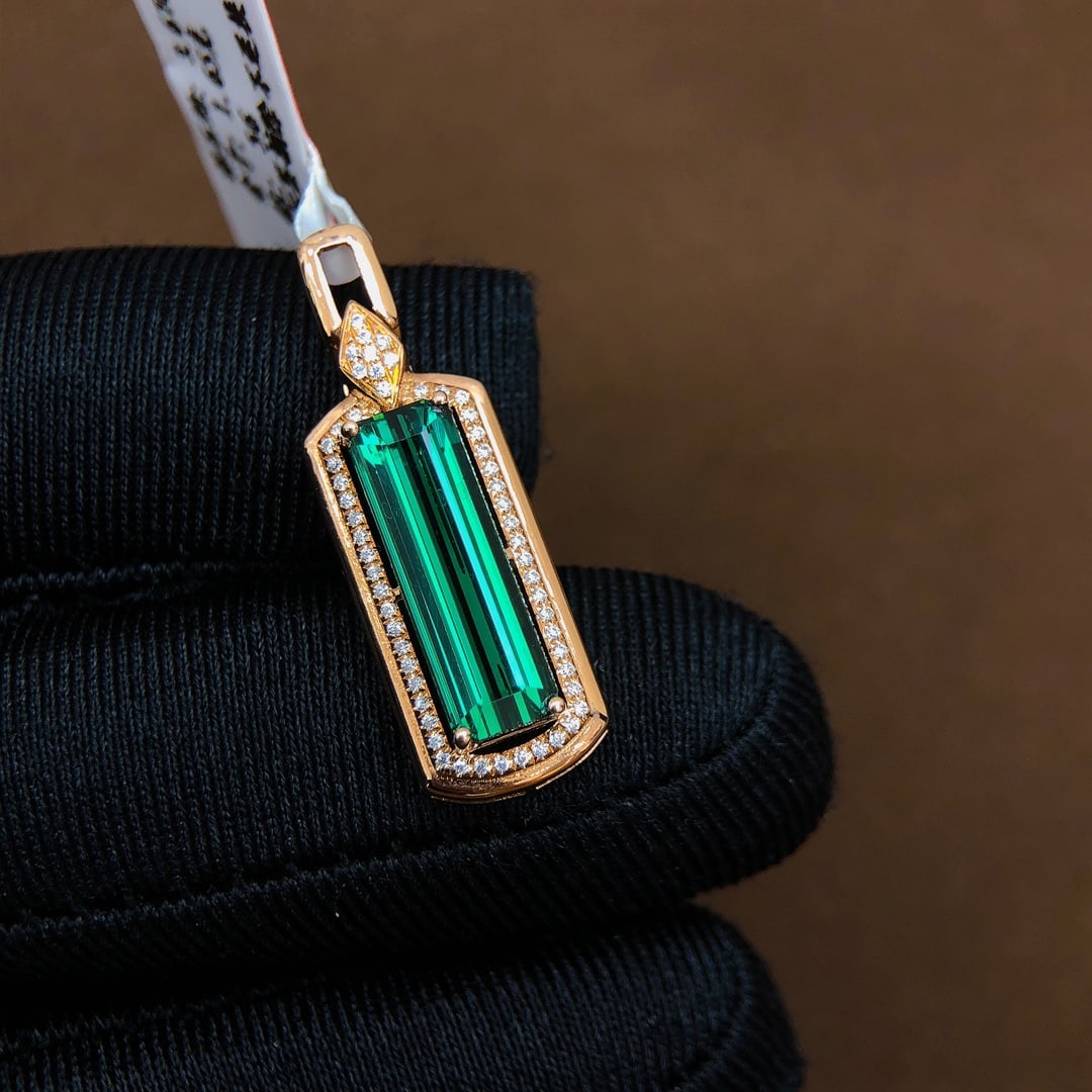 3.67Ctw Natural Tourmaline Necklace: 3.67Ctw Natural Tourmaline Necklace,Size:0.6inx0.2in 3.67Ctw天然碧玺项链