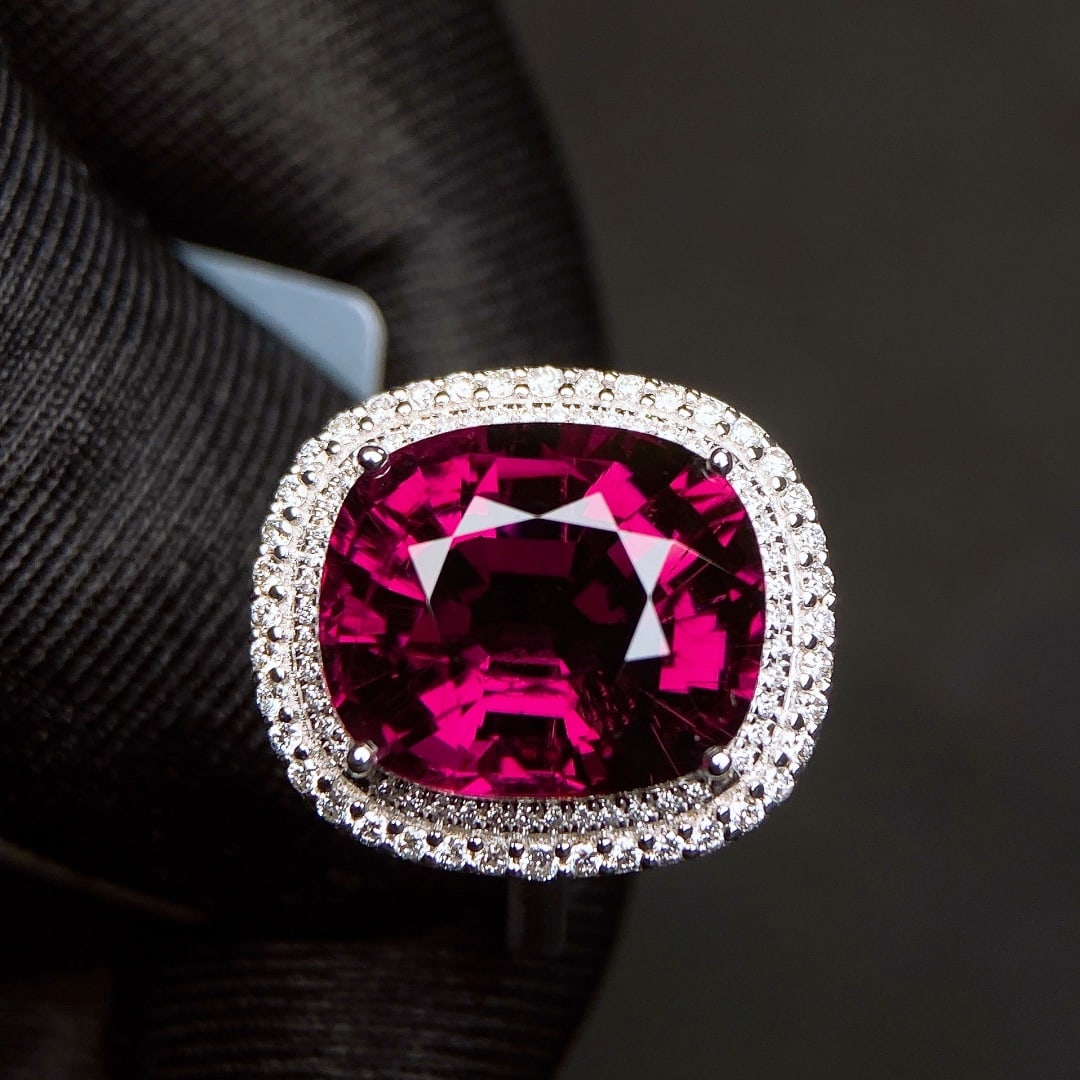 8.86Ctw Natural Tourmaline Ring: 8.86Ctw Natural Tourmaline Ring,Size:0.5inx0.4in 8.86Ctw天然碧玺戒指