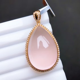 7.8Ctw Natural Crystal Necklace