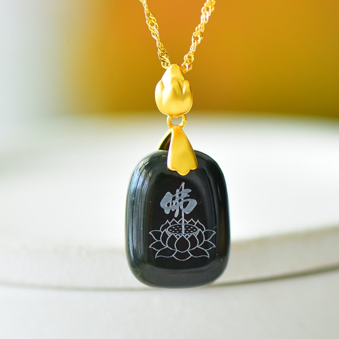 An Exquisite Sterling Silver-Gold Plated Inlaid Black Jade Pendant: An Exquisite Sterling Silver-Gold Plated Inlaid Black Jade Pendant 纯银镀金镶黑玉吊坠