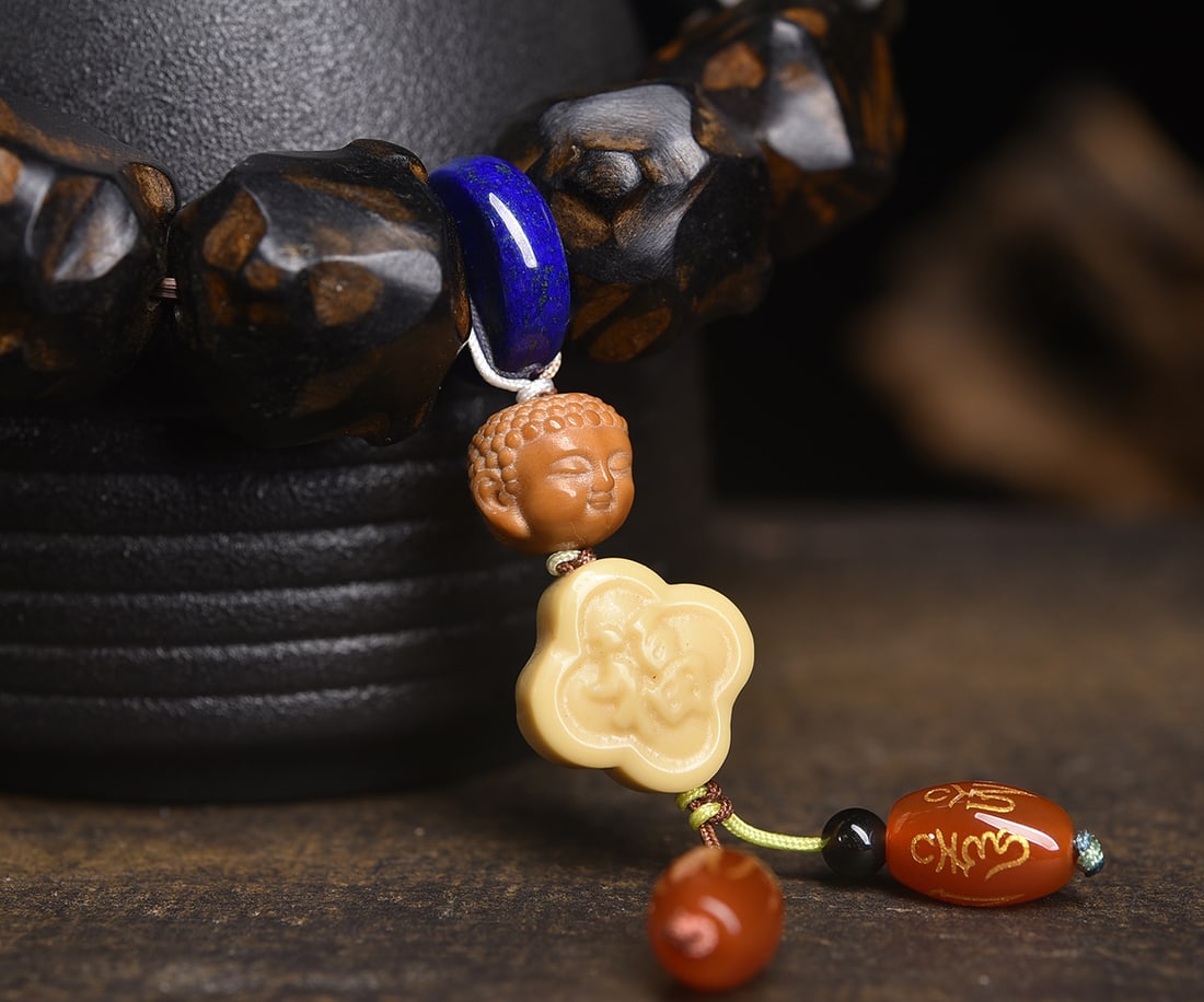 An Exquisite Eaglewood Bracelets - 3