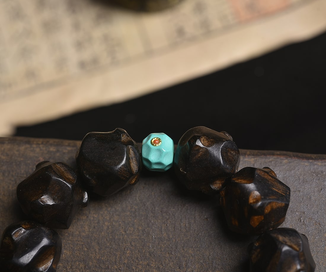 An Exquisite Eaglewood Bracelets - 4