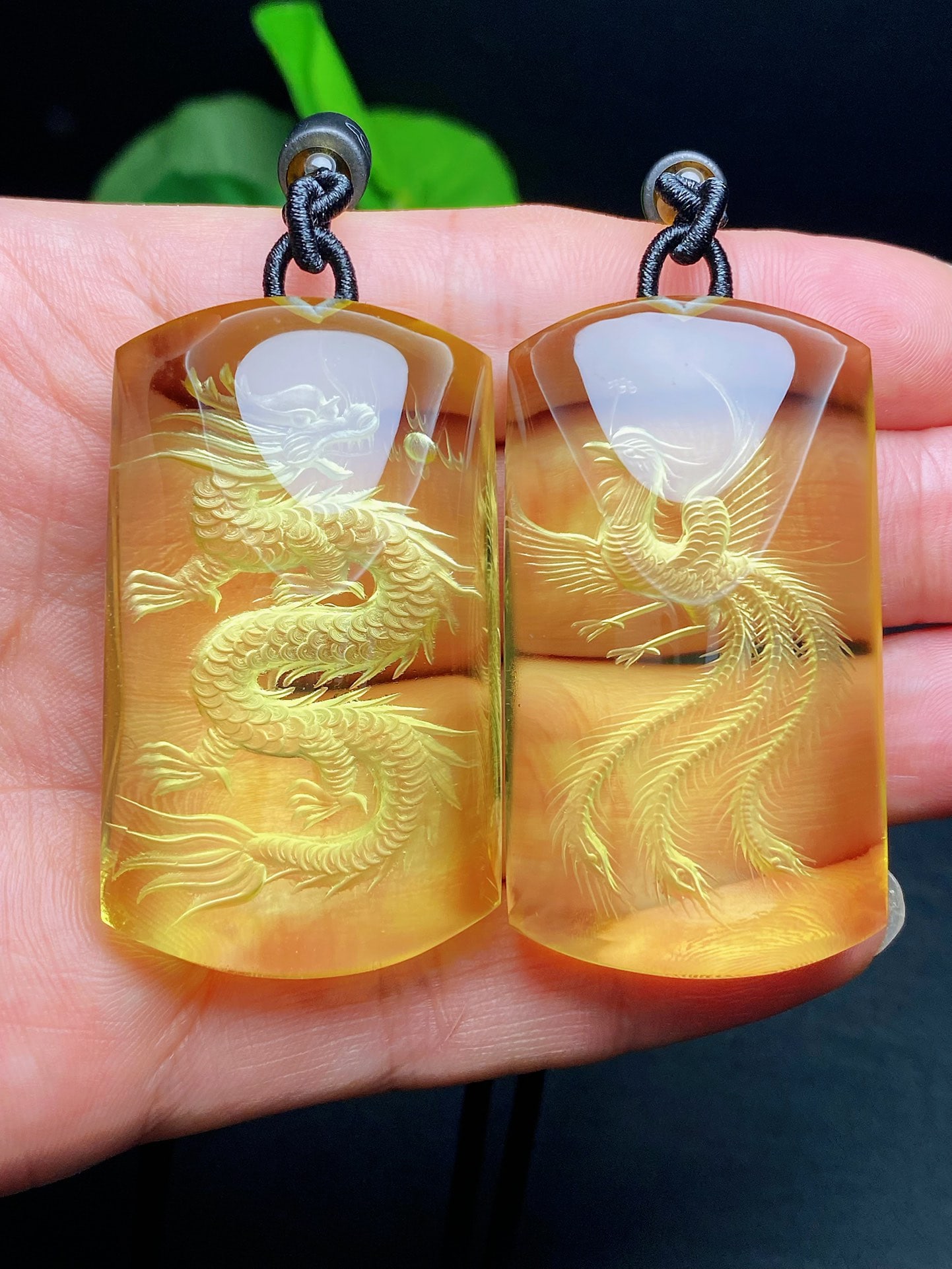 A Pair of Exquisite Crystal Dragon and Phoenix Pattern Pendant: A Pair of Exquisite Crystal Dragon and Phoenix Pattern Pendant,Size:(Dragon)2.1inx1.2inx0.8in Weight:58.3 g (Phoenix)：2.1inx1.1inx0.7in Weight:53.3 g 