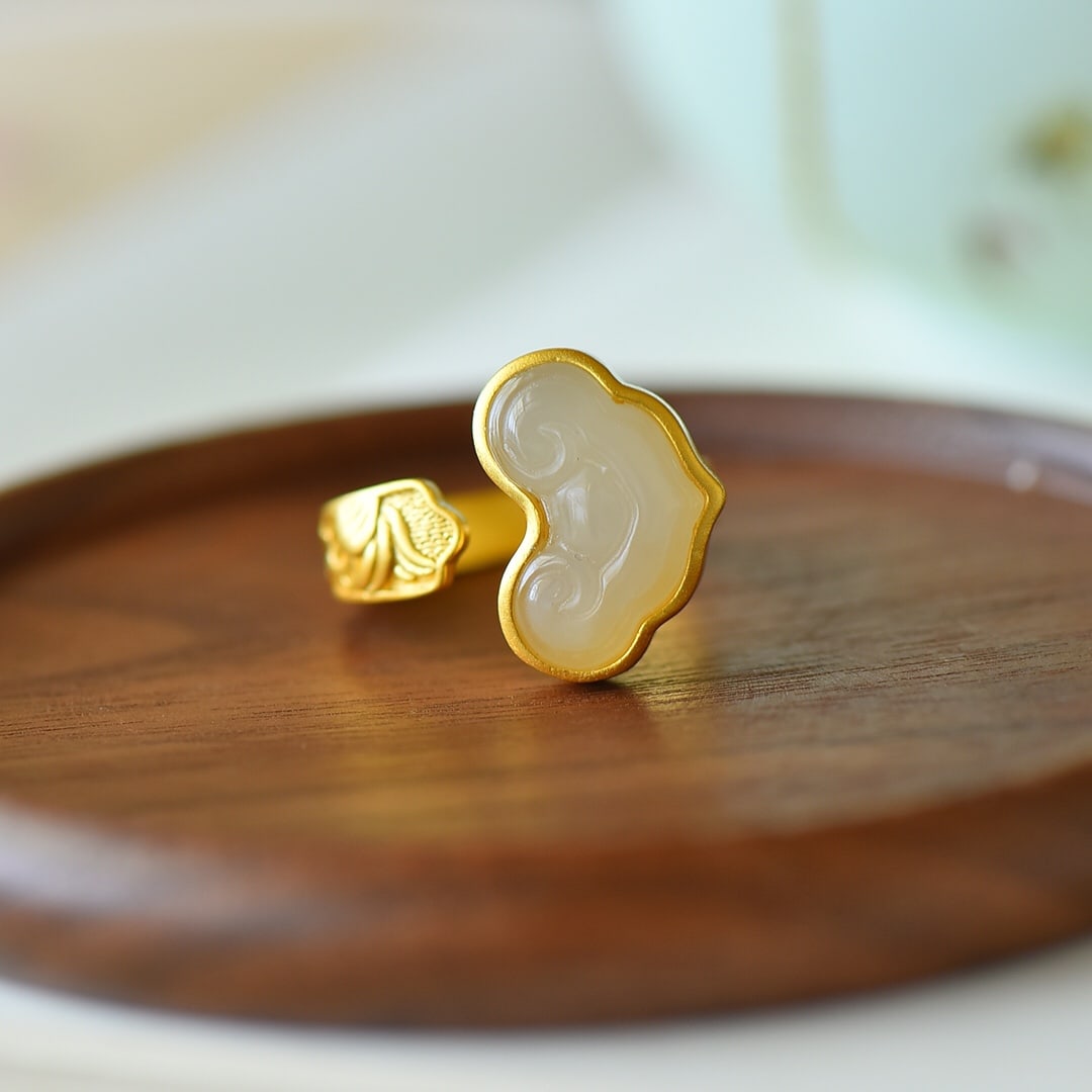 An Exquisite Sterling Silver-Gold Plated Inlaid White Jade Ring: An Exquisite Sterling Silver-Gold Plated Inlaid White Jade Ring 纯银镀金镶白玉戒指