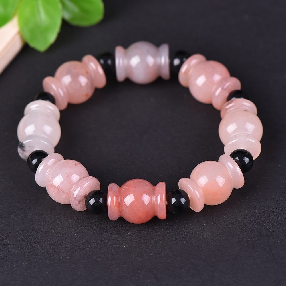 An Exquisite Jadeite Bracelets: An Exquisite Jadeite Bracelets,Size:0.6inx0.7in 翡翠手串