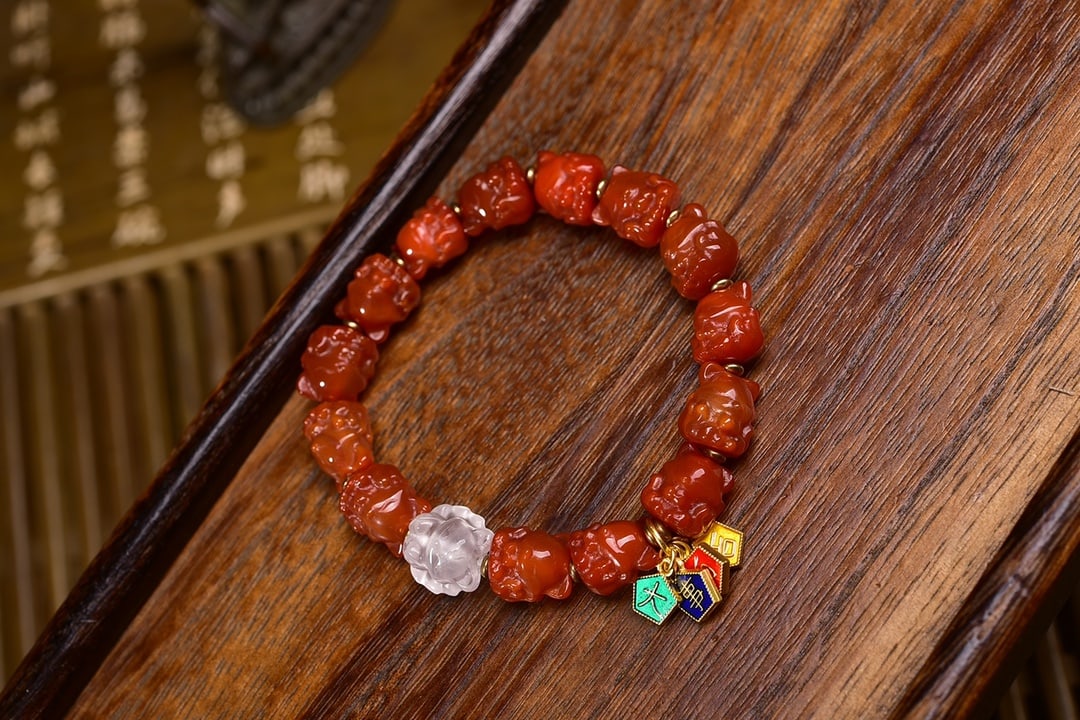 An Exquisite Agate fox Bracelets: An Exquisite Agate fox Bracelets,Size:0.5inx0.5in, Weight:37.4 g 玛瑙狐狸手串