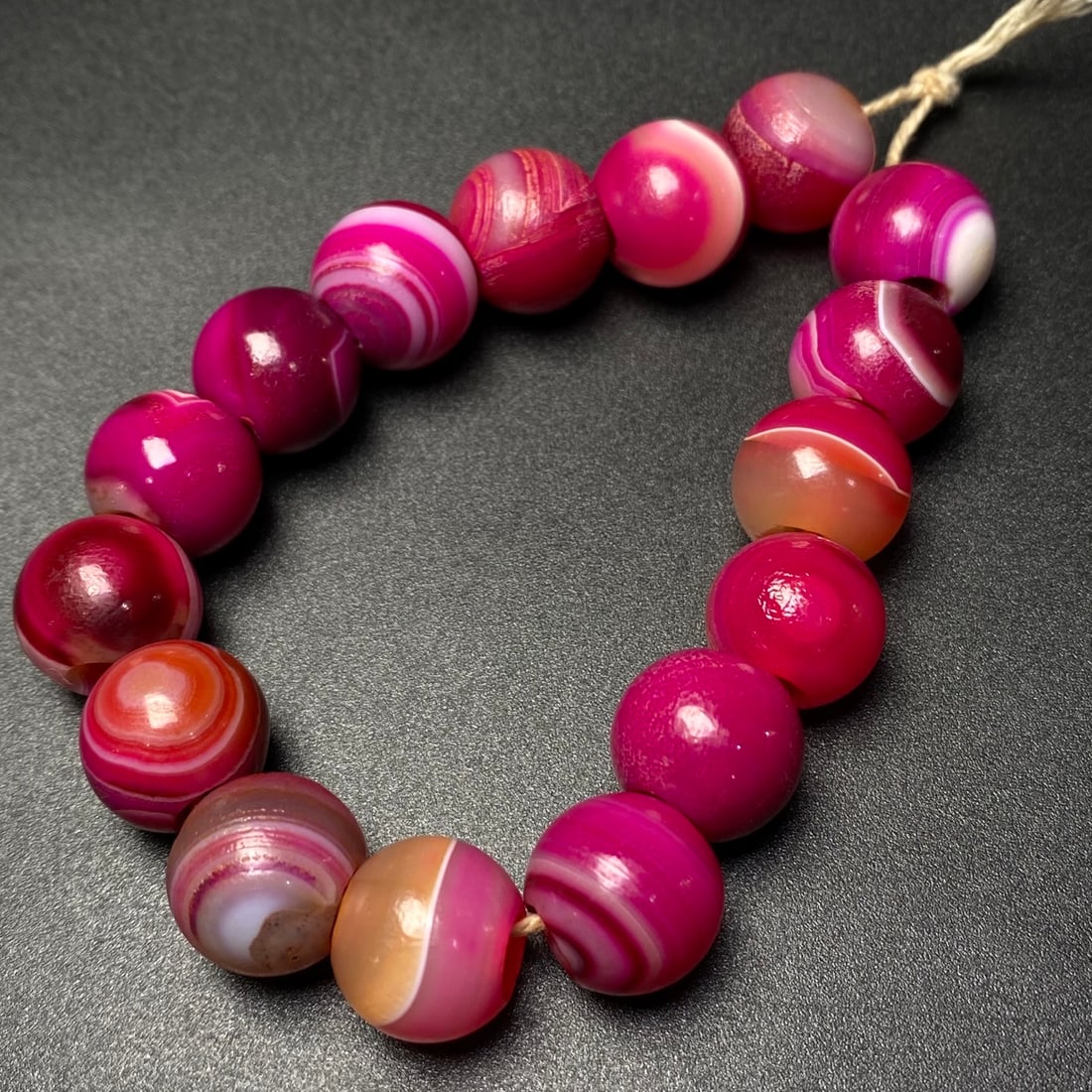 A Precious Agate Bracelets: A Precious Agate Bracelets,Size:0.6in*16 玛瑙手串