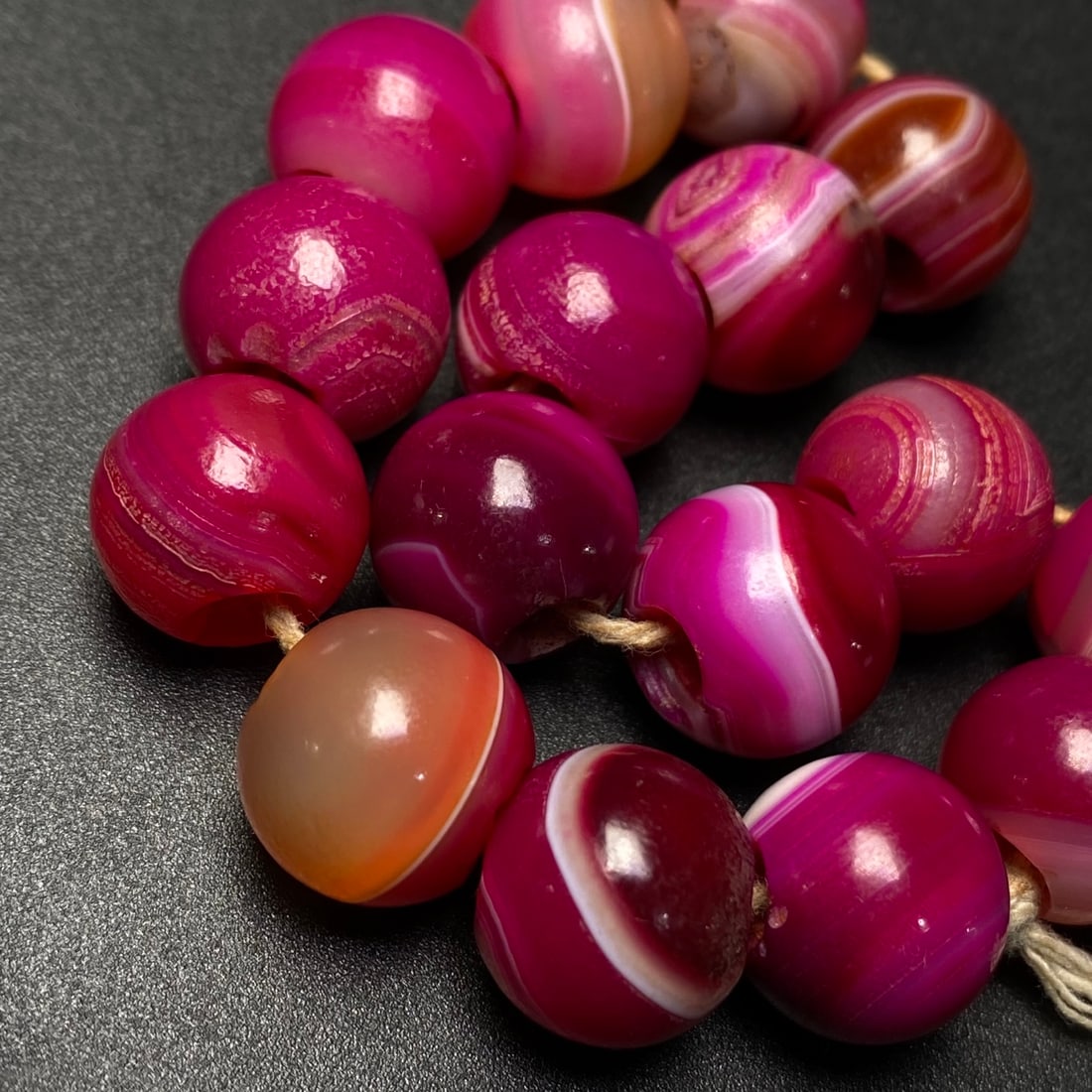 A Precious Agate Bracelets - 8