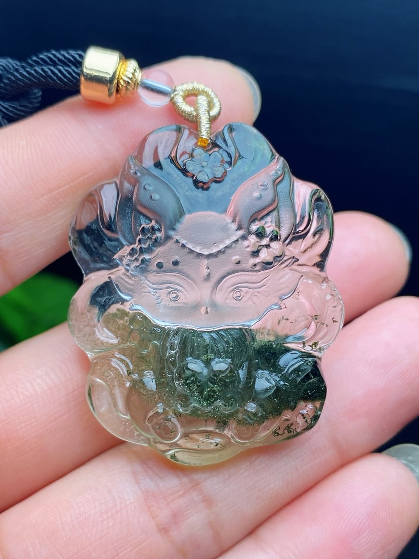 An Exquisite Crystal fox Pendant: An Exquisite Crystal fox Pendant,Size:1.7inx1.4inx0.6in Weight:32.8 g 水晶狐狸挂件