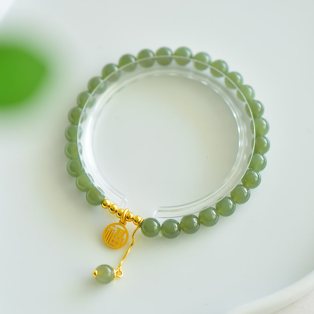 An Exquisite Greenish Jade Bracelets: An Exquisite Greenish Jade Bracelets,Size:0.2inx0.2in 青玉手链