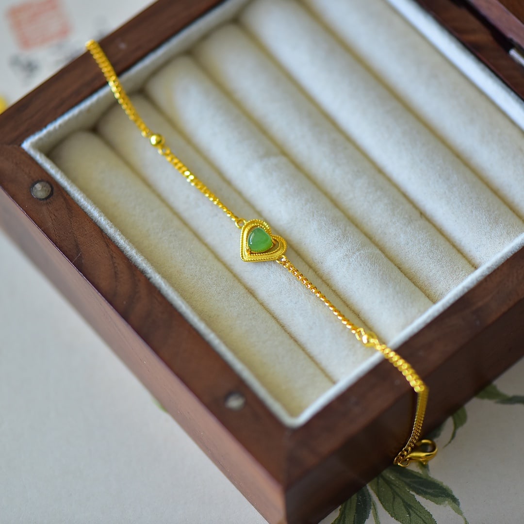 An Exquisite Sterling Silver-Gold Plated Inlaid Jasper Bracelet: An Exquisite Sterling Silver-Gold Plated Inlaid Jasper Bracelet,Size:0.2inx0.2in 纯银镀金镶碧玉手链