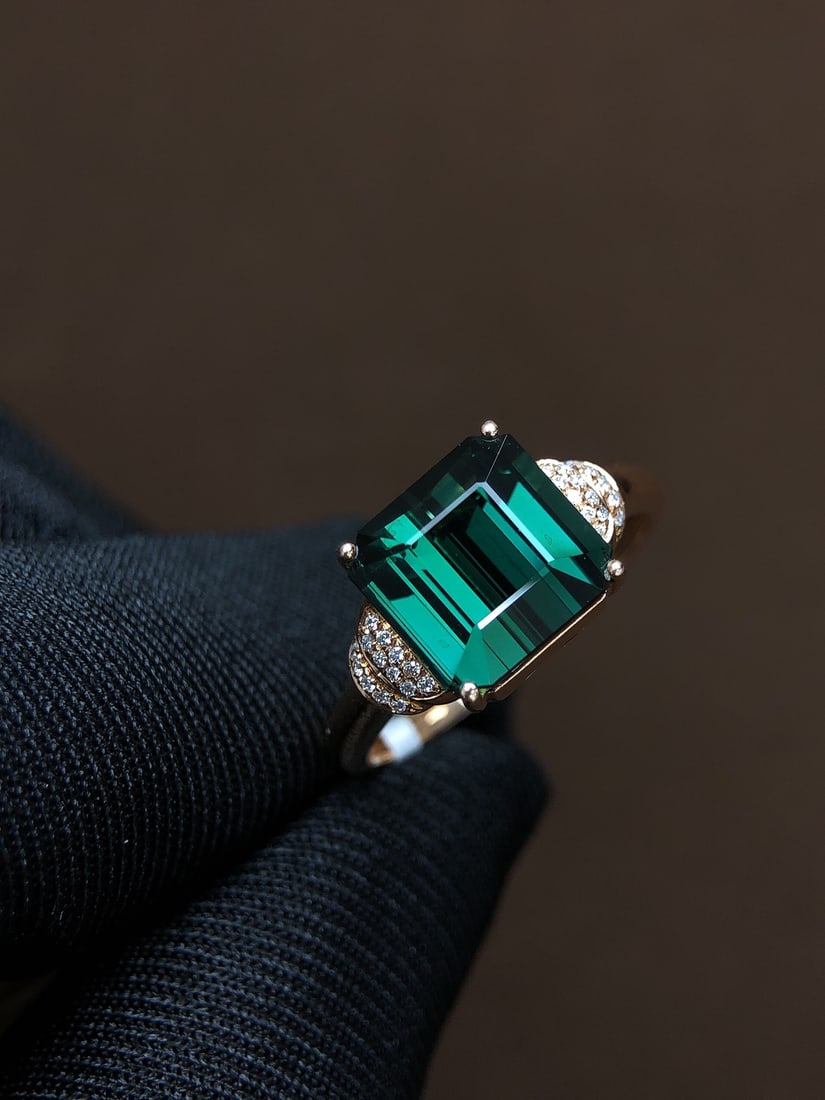 5.11Ctw Natural Tourmaline Ring: 5.11Ctw Natural Tourmaline Ring,Size:0.4inx0.4in 5.11Ctw天然碧玺戒指
