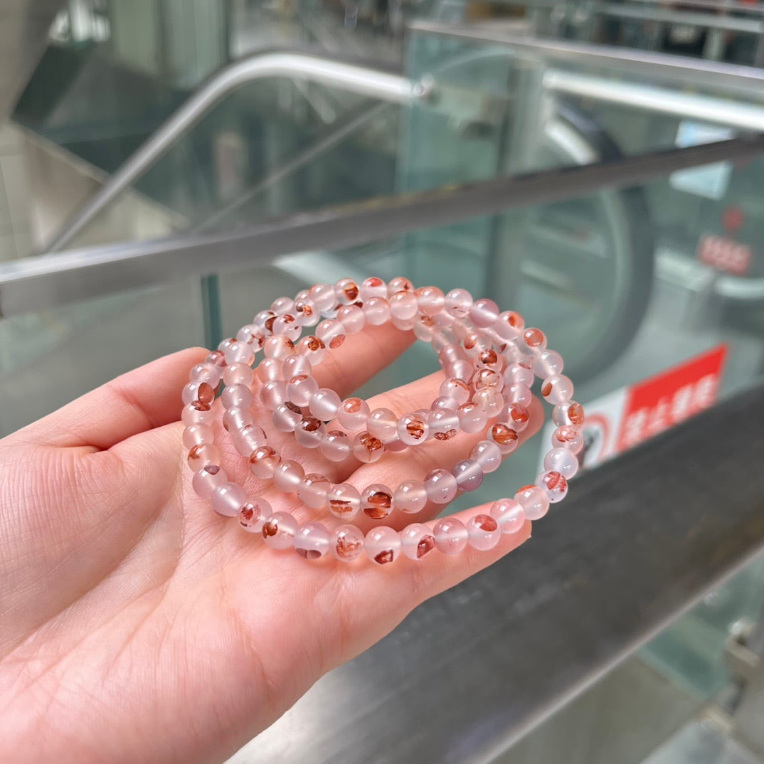 An Exquisite Agate Bracelets: An Exquisite Agate Bracelets,Size:0.3in Weight:45.6 g 玛瑙手串