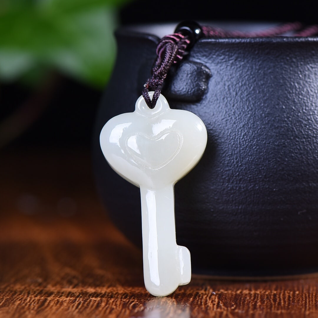 An Exquisite White Jade Pendant (1 of 5)