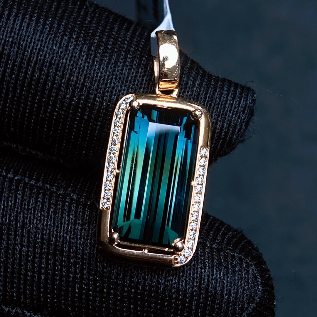 5.1Ctw Natural Tourmaline Necklace: 5.1Ctw Natural Tourmaline Necklace,Size:0.6inx0.3in 5.1Ctw天然碧玺项链