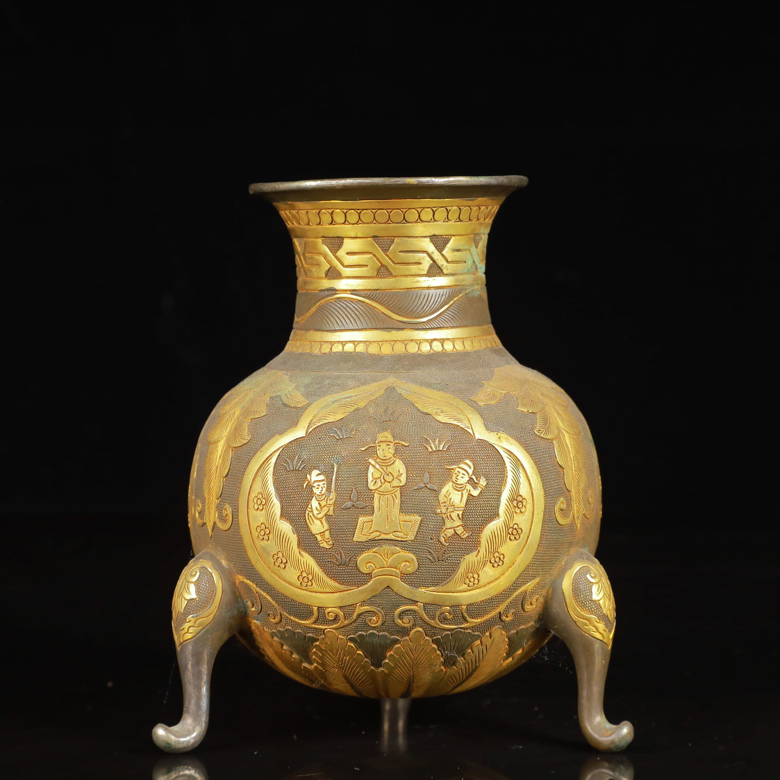 An Exquisite Gilt Silver Figure and Story Pattern Tripod Censer: An Exquisite Gilt Silver Figure and Story Pattern Tripod Censer,Tang Dynasty,China,Zhenguan Four-Character Mark,Size:4.3inx5.5in,Weight:650g 