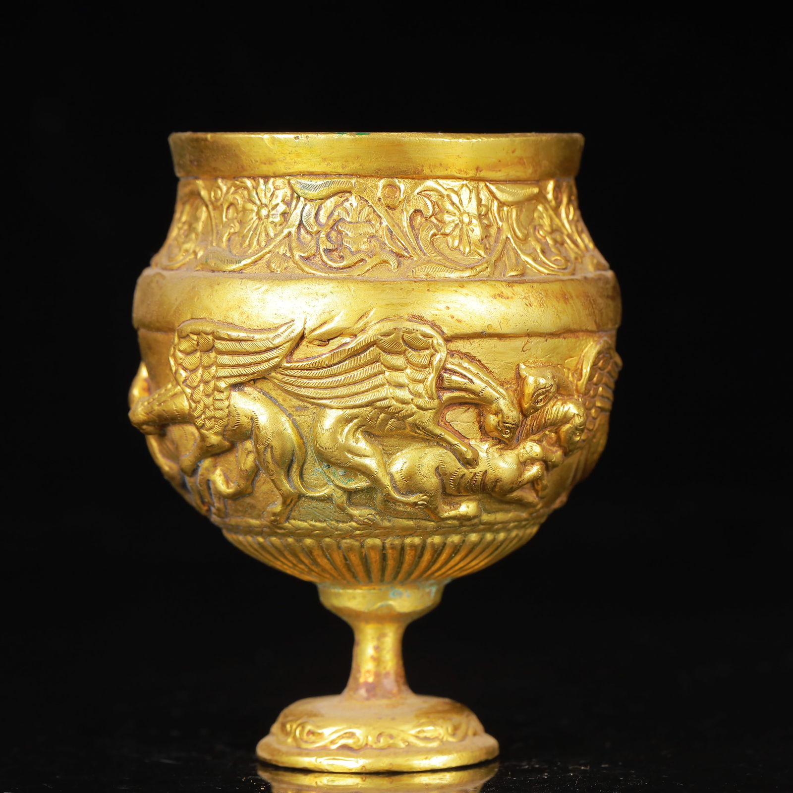 An Exquisite Gilt Bronze Auspicious Beast Pattern Cup: An Exquisite Gilt Bronze Auspicious Beast Pattern Cup,Qing Dynasty,China,Size:2.8inx3.1in,Weight:417g 铜鎏金瑞兽纹杯,中国清代