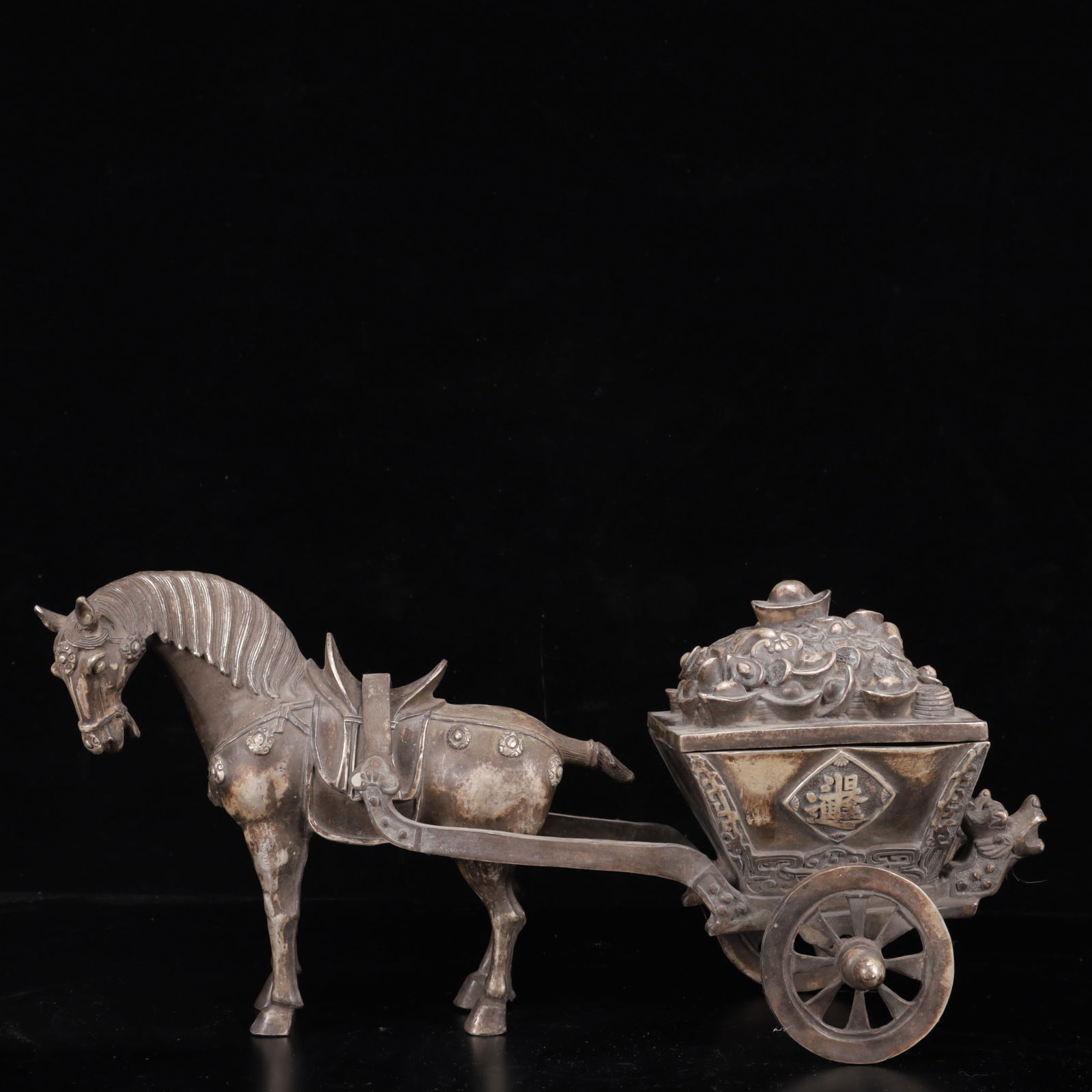 A Huge Silver Dragon Pattern Carriage: A Huge Silver Dragon Pattern Carriage,Qing Dynasty,China,Size:17.3inx8.3inx8.7in,Weight:4750g 银龙纹马车,中国清代