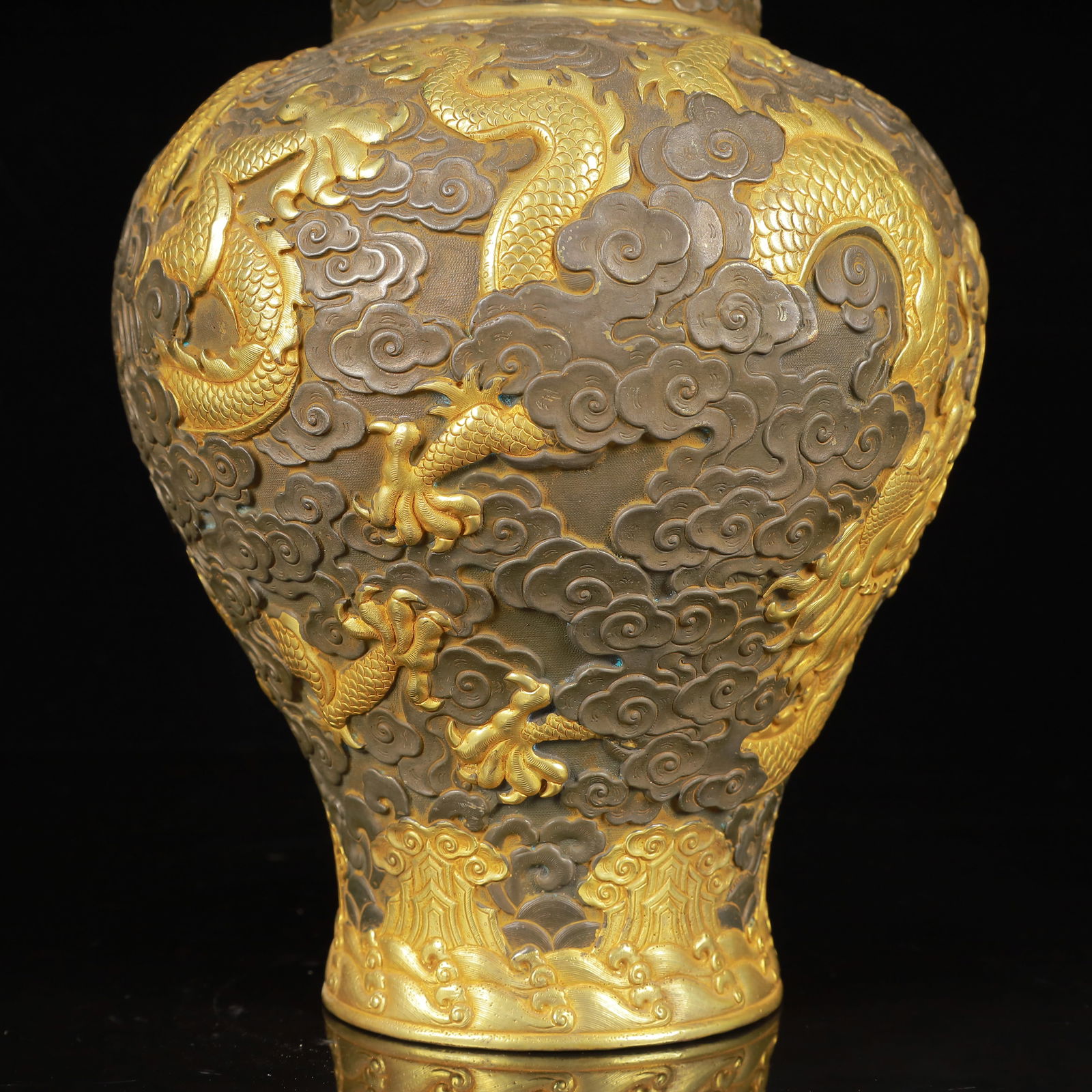 An Exquisite Gilt Silver Dragon Pattern Cover Jar - 8