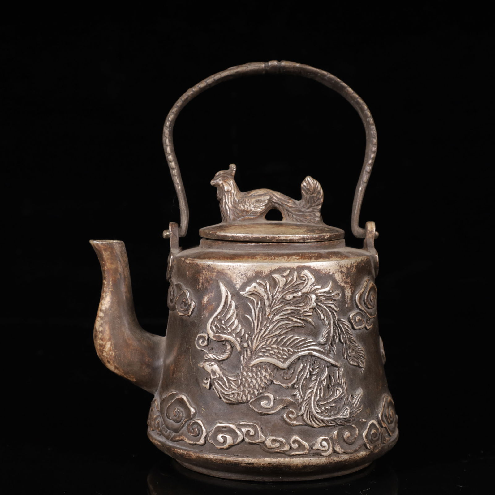 An Exquisite Silver Phoenix Pattern Ewer: An Exquisite Silver Phoenix Pattern Ewer,Ming Dynasty,China,Xuande Six-Character Mark,Size:5.1inx4.3inx11.4in,Weight:850g 银凤纹提壶,中国明代,
