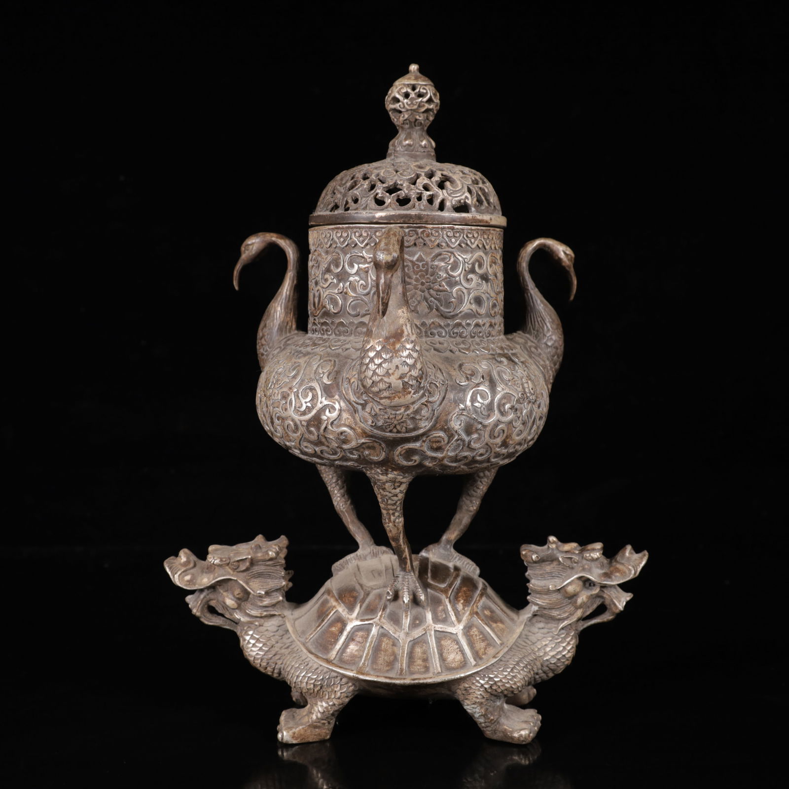 An Exquisite Silver Crane Pattern Auspicious Beast Censer: An Exquisite Silver Crane Pattern Auspicious Beast Censer,Ming Dynasty,China,Xuande Six-Character Mark,Size:8.3inx6.3inx11in,Weight:1750g 银仙鹤纹瑞兽香ୀ