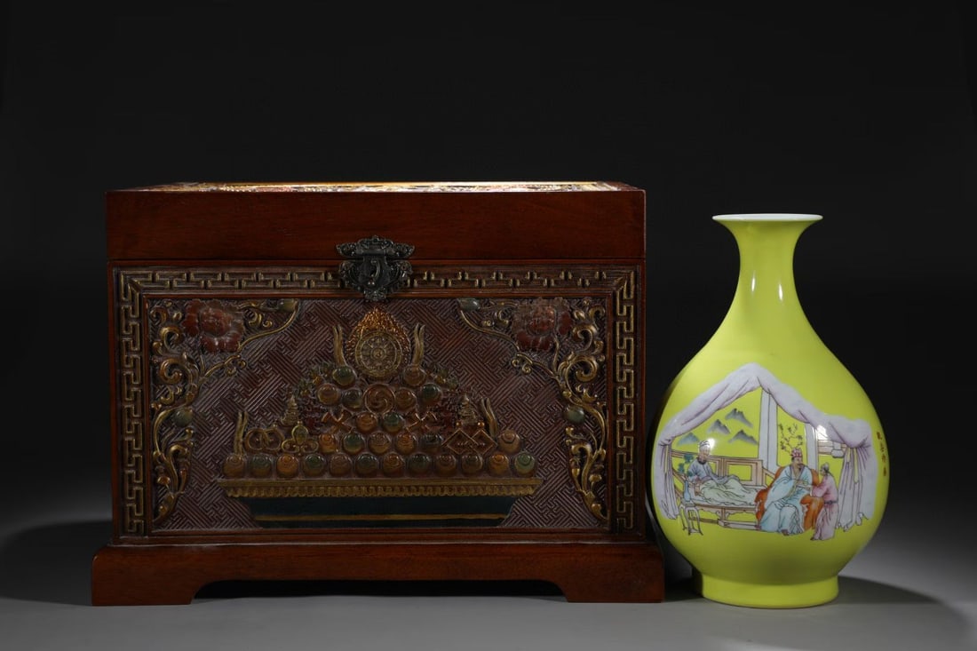 A Rare Yellow Glazed Famille-Rose Figure Pattern Vase,With Sanskrit (1 of 10)