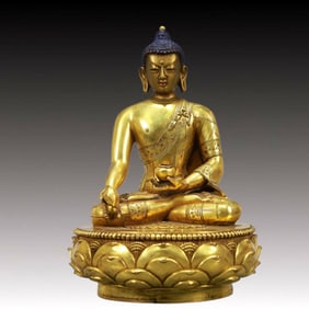 A Solemn Gilt Bronze Statue of Sakyamuni