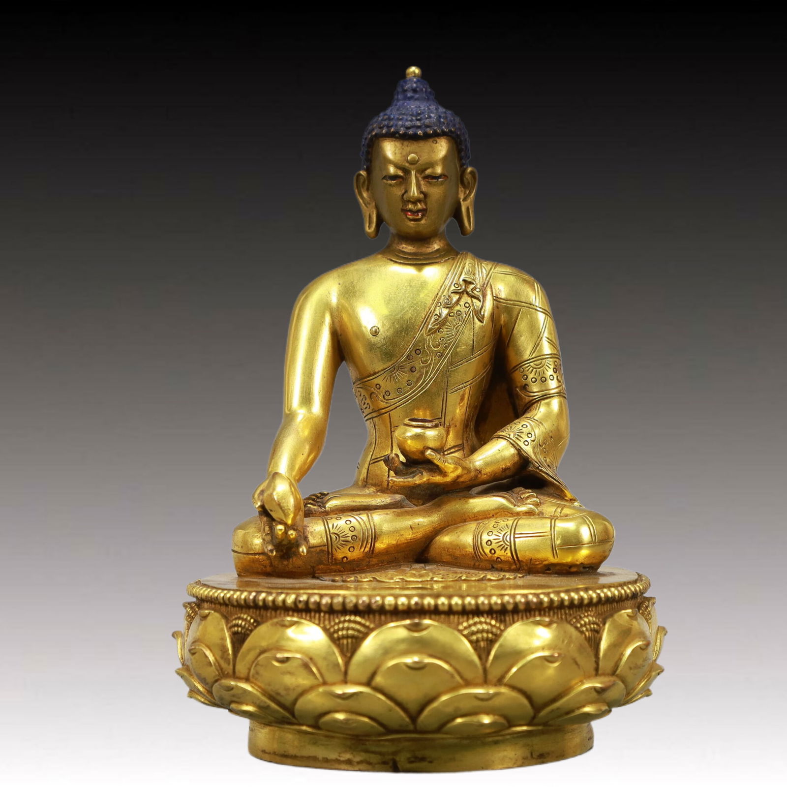 A Solemn Gilt Bronze Statue of Sakyamuni (1 of 9)