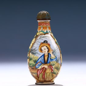 An Exquisite Painted Enamel Auspicious Cloud and Figure Pattern Snuff Bottle