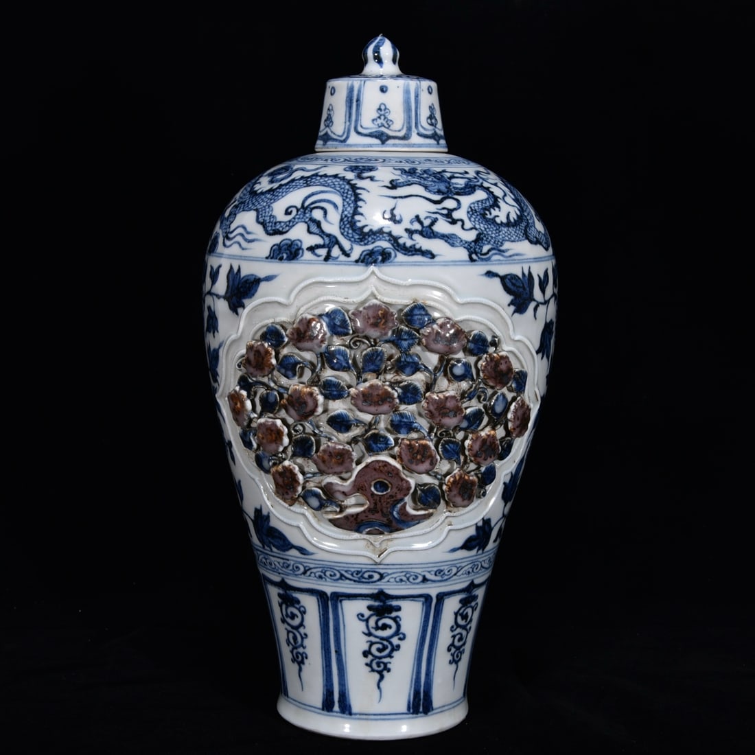 A Rare Blue and White Underglaze-Red Flower and Dragon Pattern Bottle: A Rare Blue and White Underglaze-Red Flower and Dragon Pattern Bottle,Yuan Dynasty, China,Size:36.5cmx19cm 