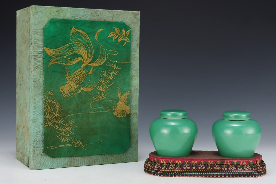 A Pair of Exquisite Green Glazed Cover Jars: A Pair of Exquisite Green Glazed Cover Jars,Ming Dynasty, China,Size:7.7cmx8.5cm 一对绿釉盖罐,中国明代