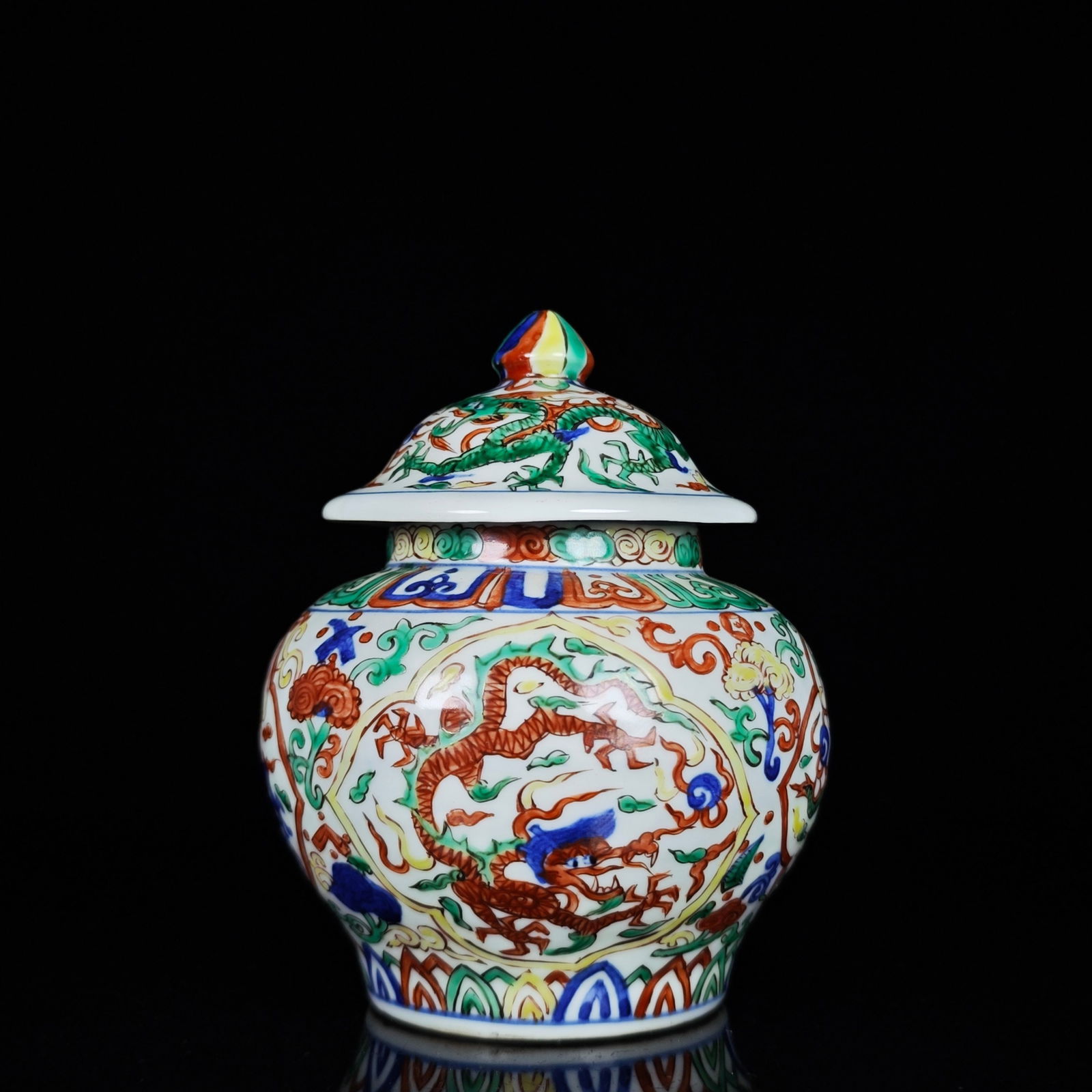 An Exquisite Wucai Auspicious Cloud and Dragon Pattern Cover Jar (1 of 9)