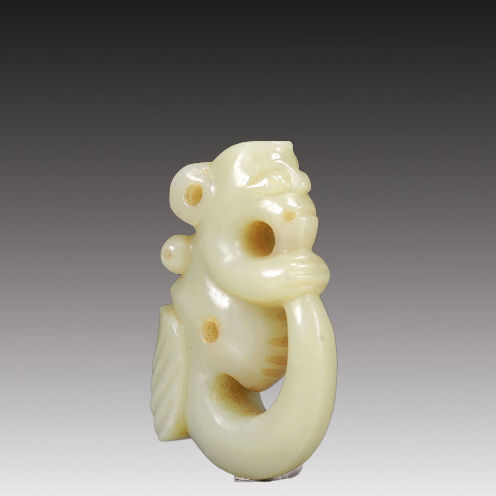 A Rare White Jade Auspicious Beast Ornament: A Rare White Jade Auspicious Beast Ornament,Chinese Qing Dynasty,China,Size:3.1inx2.2in ,Weight:141g 白玉瑞兽摆件,清代