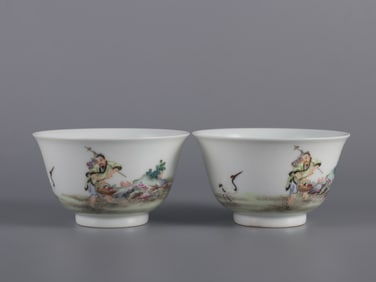 A Pair of Exquisite Famille-Rose Character and Story Pattern Cups