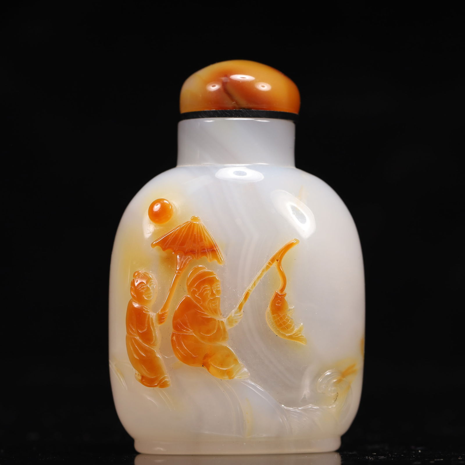 An Exquisite Agate Old Fisherman Pattern Snuff Bottle: An Exquisite Agate Old Fisherman Pattern Snuff Bottle,Qing Dynasty, China,Size:2inx1.2inx3.1in,Weight:80g 玛瑙渔翁纹鼻烟壶,中国清É