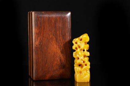 An Exquisite Tianhuang Stone Ornament