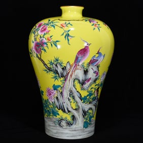 A Rare Yellow Glazed Famille-Rose Painted Gold Flower and Bird Pattern Vase