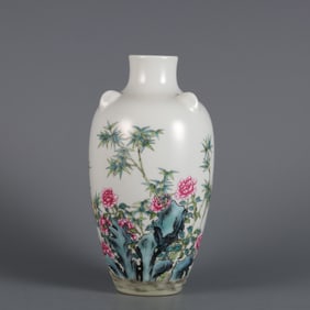 An Exquisite Enamel Peony Pattern Vase,With Poem