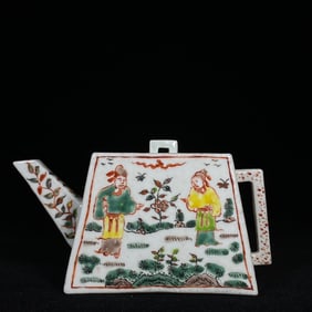 An Exquisite Wucai Figure Pattern Ewer