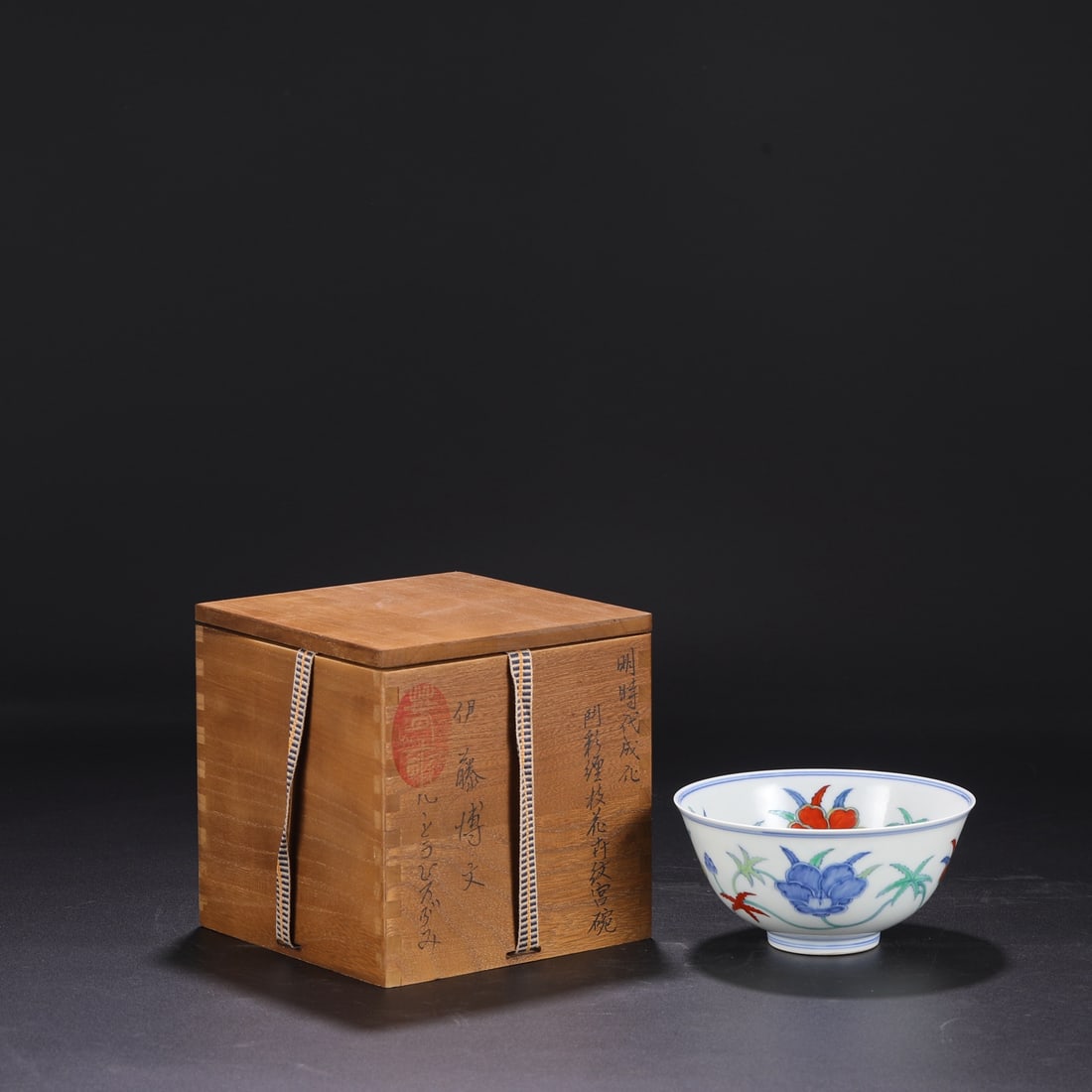 An Exquisite Doucai Flower Pattern Bowl: An Exquisite Doucai Flower Pattern Bowl,Ming Dynasty, China,Chenghua Six-character Mark,Size:2.8inx5.7in 斗彩花卉纹碗,中国明代,成Ô